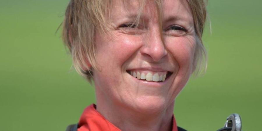 Veronique Gouwy parachute